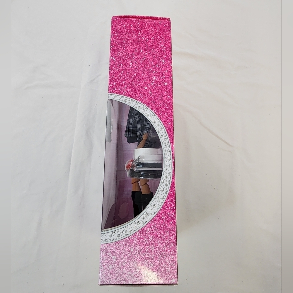 NRFB Clueless Dionne Barbie Doll Black Plaid NIB NWT - Picture 4 of 15